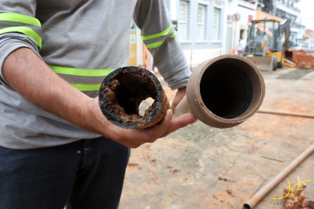 TROCA DE 5 KM DE TUBULAÇÕES EM PONTOS DE MENOR PRESSÃO DE ABASTECIMENTO DE ÁGUA EM ITU